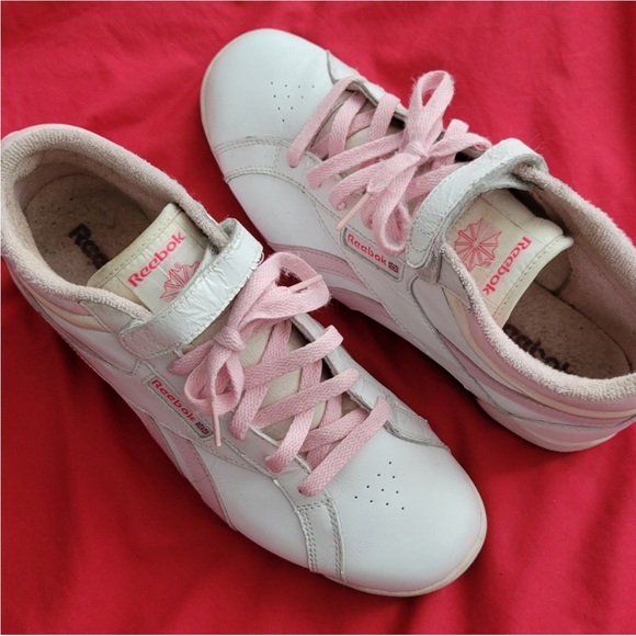 Vintage Reebok Velcro Pink and White
Low top - Picture 5 of 8